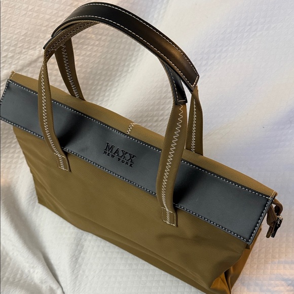 Maxx New York Handbags - LIKE NEW ✨ MAXX NEW YORK Vintage Nylon Tote - Camel & Black Leather
